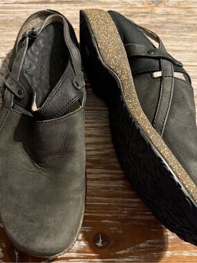 Teva Ventura Womens Size 8 Black Clogs Suede Sling Back Adjustable Straps Casual